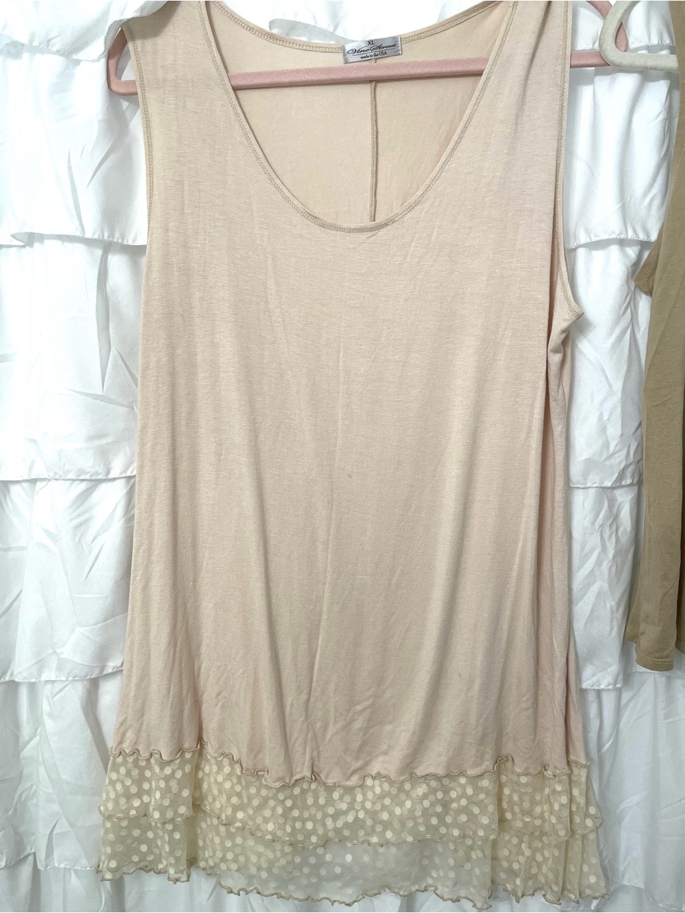 Light Blush Sleeveless Tank Top with Dot-Hem Ruffle